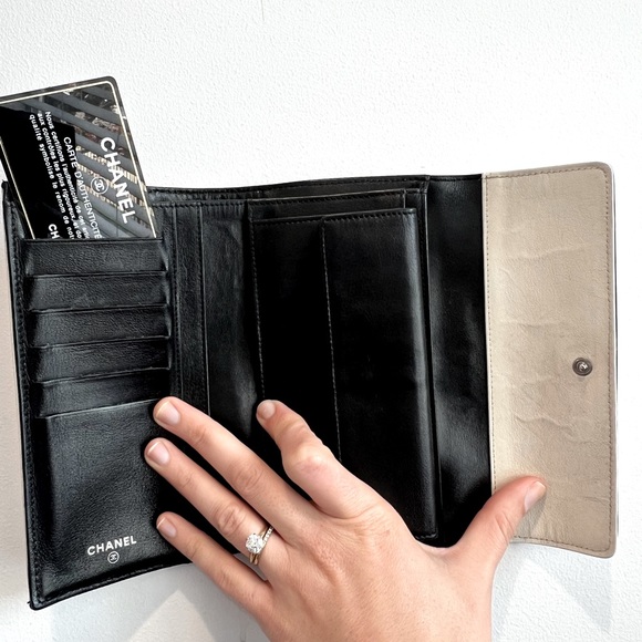 Excellent condition Chanel wallet - Picture 7 of 7